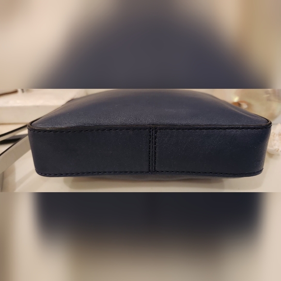 Kate Spade Navy and White Crossbody purse. SO Kate and cute! - Picture 10 of 12